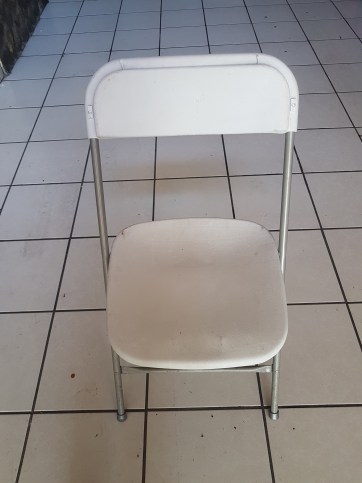 Servifiestas los pinos, silla samsonite blanca