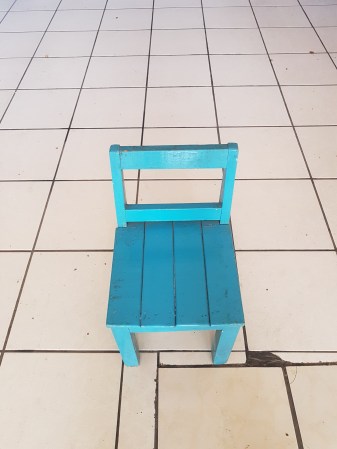 Servifiestas los pinos, silla de madera infantil