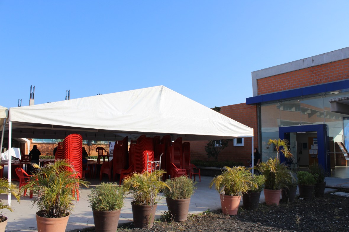 servifiestas los pinos Tepic, renta de sillas y mesas, mobiliario